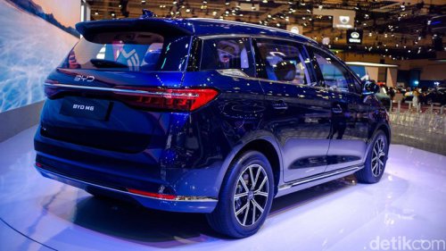Penjualan Tembus 10.000 Unit dalam Setahun, Ini Tipe BYD M6 yang Terlaris