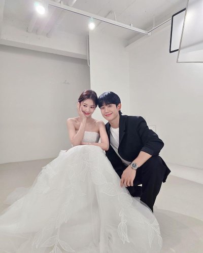 Jung So Min Tanggapi Rumor Pacaran dengan Jung Hae In Usai Pemotretan di Bali