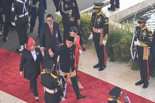 Jadi Ibu Wapres, Selvi Ananda Pakai Kebaya Merah di Pelantikan Prabowo-Gibran