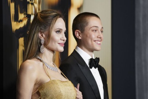 Angelina Jolie Bawa Knox ke Karpet Merah, Diduga untuk Bikin Kesal Brad Pitt