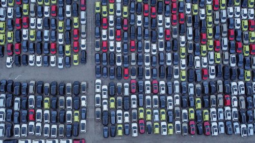 Penjualan Mobil di RI Tiba-tiba Naik, Siapa Pembelinya?