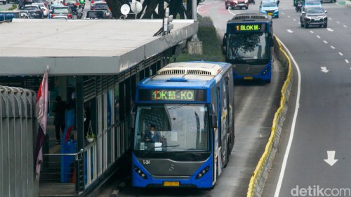 Tak Cuma PNS, Ini 15 Golongan yang Gratis Naik Angkutan Umum di Jakarta