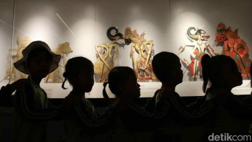 Sejarah Museum Wayang, Gereja Kuno &amp; Nisan Jenderal VOC J.P. Coen