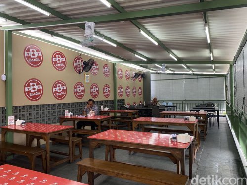 Bosgil: Nasi Mandhi Lauk Ayam dan Kambing Panggang Berempah
