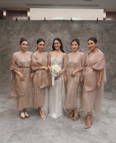 Inspirasi Baju Bridesmaid Dari Pernikahan Elma Agustin, Elegan Bernuansa Nude