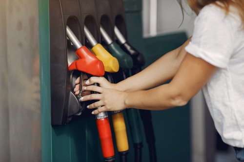 Harga BBM di Negara Tetangga, Ada yang Dijual Rp 54 Ribu per Liter!