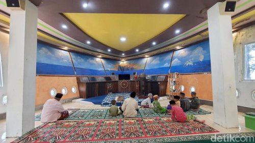 Masjid Unik di Mojokerto, Bentuk Kapal Pesiar di Hutan Rimbun