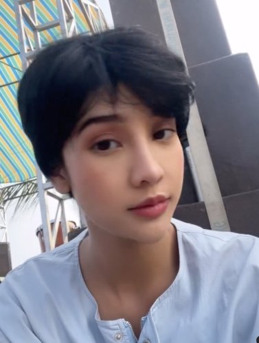 Gaya Anya Geraldine Tampil Dengan Rambut Bondol, Dipuji Netizen 'Ganteng'