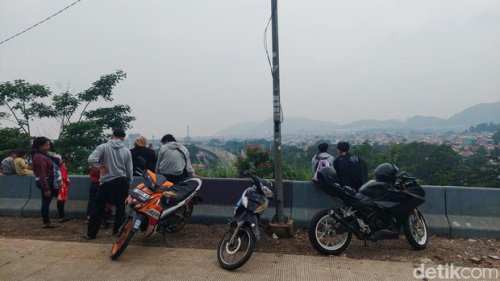 Libur Panjang Tiba! Mendaki Santai Gunung Bohong Jadi Pilihan Seru Dekat Jakarta