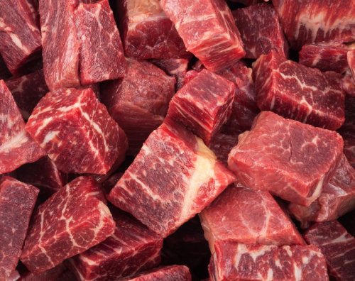 1. Potong daging berlawanan arah, 2. Pakai air mendidih dan api kecil, 3. Gunakan teknik merebus 5-30-7, 4. Teknik merebus 17 menit, 4 Cara Merebus Daging Sapi Agar Cepat Empuk, Tanpa Presto!