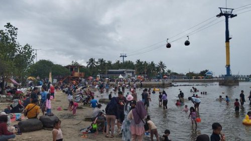 Top 8+ Pantai Dekat Jakarta, Cocok untuk Liburan Singkat Saat Nataru