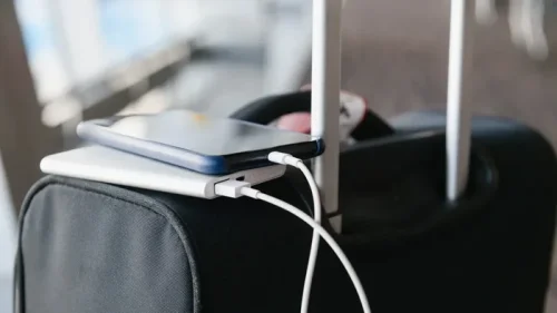 Perhatikan! Ketentuan Bawa Power Bank &amp; Perangkat Elektronik di Pesawat Lion Group