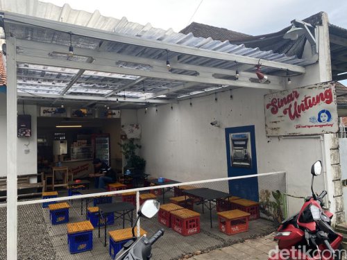 Sinar Untung: Makan Siang Pakai Telur Kriwil dan Cakalang Pedas di Warteg Kalcer