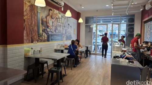 Suasana Cozy nan Santai, Menu yang Beragam, Pengalaman mencicipi ragam menu otentik Malaysia berlanjut di halaman berikutnya.            		         , Bumbu dan Rempah yang Lebih Lembut, Kaya Toast dan Es Teh Peng Tak Kalah Enak, Slurrp! Sedapnya Mi Kari hingga Char Kway Teow di Kopitiam Otentik Malaysia