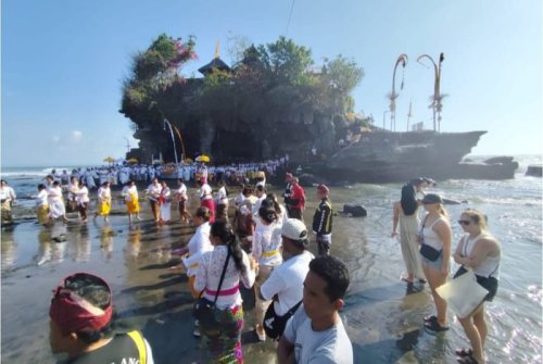 Tanah Lot, Destinasi Khas Bali yang Wajib Masuk Daftar Itinerary Liburan