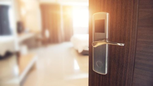Tips Perjalanan: Matikan Lampu Saat Pertama Masuk Kamar Hotel