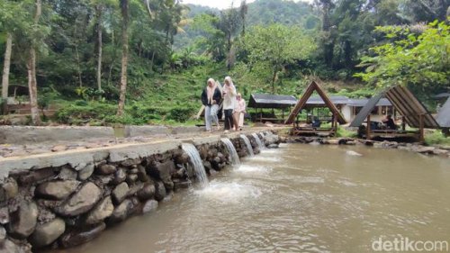 Liburan Murah Meriah di Kaki Gunung Sawal