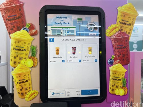 Bikin Smoothies Mangga dan Berry Pakai Mesin di Minimarket Jepang