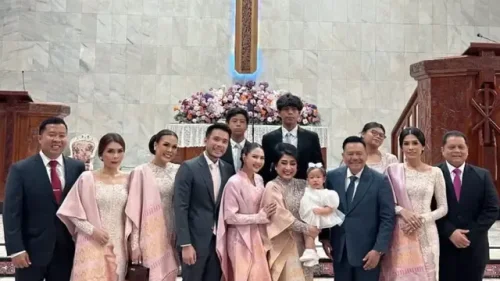 Gaya Jessica Mila Tampil Serba Pink di Pembaptisan Anak, Cantik dan Flawless
