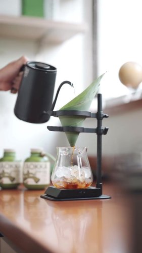 Uniknya Kopi yang Diseduh Pakai Dripper Daun Bambu
