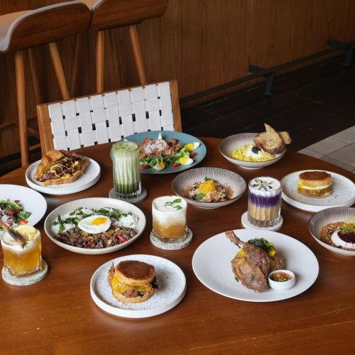 , 1. Suasana Nyaman, 2. Punya Area Makan Meja Panjang, 3. Punya Area Playground, 4. Sajikan Menu Nusantara, 5. Punya Pastry Lezat, Top 5+ Ciri Khas Kafe Favorit Ibu-ibu, dari Suasana hingga Menunya