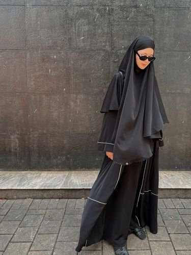 Top 5+ Inspirasi Gaya Syari ala Paula Verhoeven, Pakai Hijab Pashmina dan Khimar