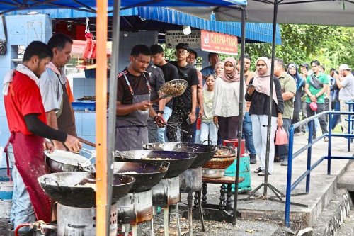 Hebat! Bisnis Pisang Goreng Milik Kakek Ini Bertahan 3 Dekade