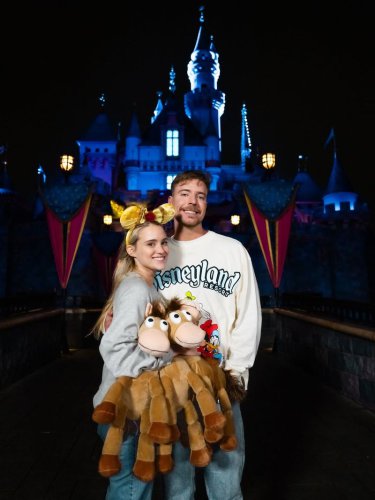 YouTuber MrBeast Sewa Disneyland untuk Kencan Romantis, Rogoh Rp 8 Miliar