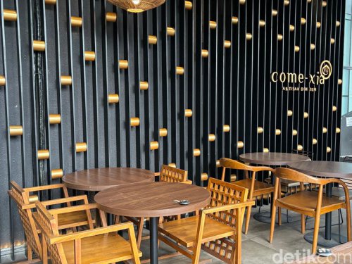 , 1. Restoran Artisan Dimsum di dalam Apartemen, , 2. Assorted Dim Sum yang Lezat, , 3. Chili Oil Noodle & Wonton Layak Dicoba, , Cek Menu Lainnya di Halaman Selanjutnya!,              , 4. Nikmatnya Fujian Fried Rice, Come-Xia: Lezatnya Artisan Dimsum dan Nasgor ala Fujian di Apartemen Alsut