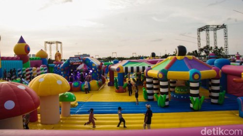 Wahana Inflatable Terbesar Dunia Hadir Pertama Kali di Indonesia