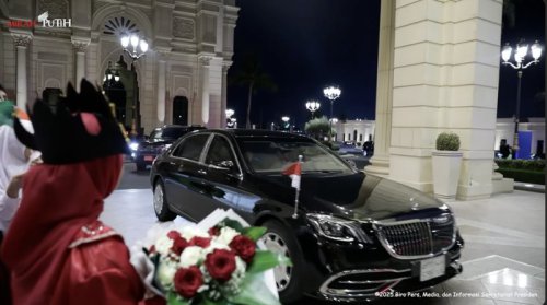 Prabowo Tiba di Jeddah, Langsung Dijemput Mobil Mewah Anti-peluru