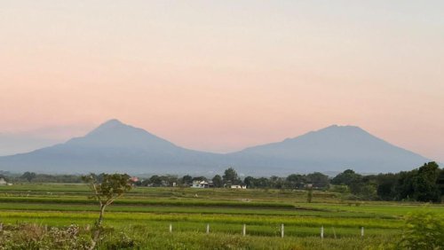 Tol Prambanan Klaten, Bonus Pemandangan Indah Merapi-Merbabu