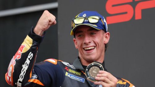 'Marquez Sudah Juara Dunia 9 Kali, Tajir, Pacar Cantik, Kok Masih Mau Menderita di MotoGP?'