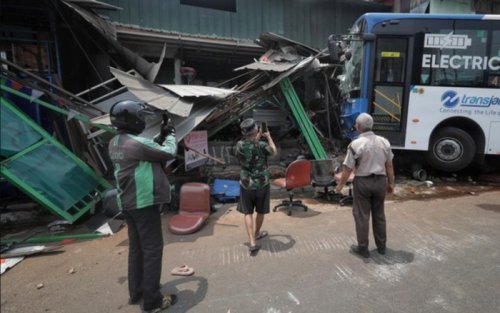 Pelajaran dari Kecelakaan Bus Listrik Transjakarta di Setiabudi