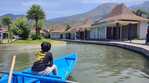 Nyamannya Sensasi Air Hangat Gunung Guntur di Cahaya Villas Garut