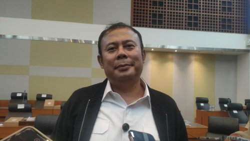 Intip Garasi Wakil Ketua DPR yang Viral Sebut MBG Tak Perlu Ahli Gizi