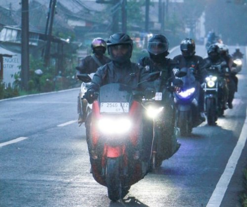 Top 7+ Tips Berkendara Motor di Musim Hujan