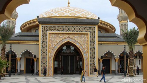 PIK Tak Hanya Punya Kuliner dan Wisata, Ada Masjid Al Ikhlas yang Memikat