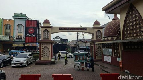 Masjid Baiturrahman, Si Masjid Merah nan Ikonik di Depok