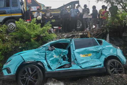 Begini Kata Taksi Green SM soal Kecelakaan Kereta di Bekasi