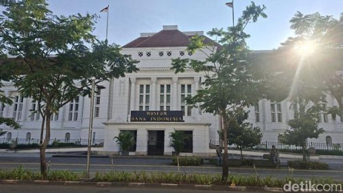 Misteri di Dalam Gedung Bank Kota Tua: Rahasia Horoskop-Lift Paling Tua