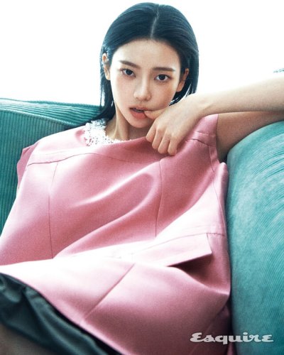 aespaのKARINA、グラビアでカリスマ性あふれる魅力を披露「まだステージに立つと緊張する」