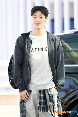【PHOTO】NCT ジェノ＆ジェミン、海外スケジュールのため出国&hellip;爽やかな笑顔