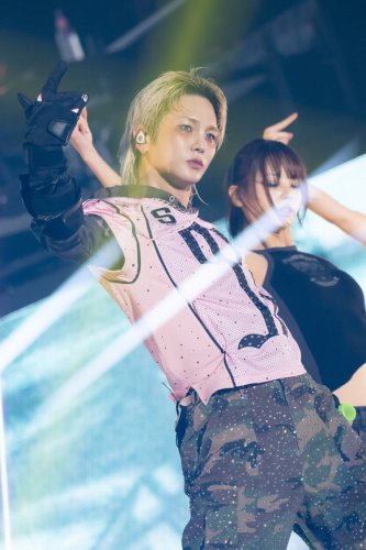 SHINee キー、日本でカリスマ性溢れるステージ披露！2026年に初のホールツアー開催をサプライズ発表