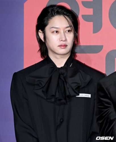 SUPER JUNIOR ヒチョル、交通事故による苦悩を明かす「顔も体も非対称に&hellip;ステージに背を向けた」