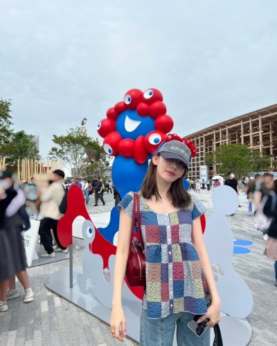 LE SSERAFIM 宮脇咲良、大阪・関西万博へ！ミャクミャクのカチューシャ姿に注目