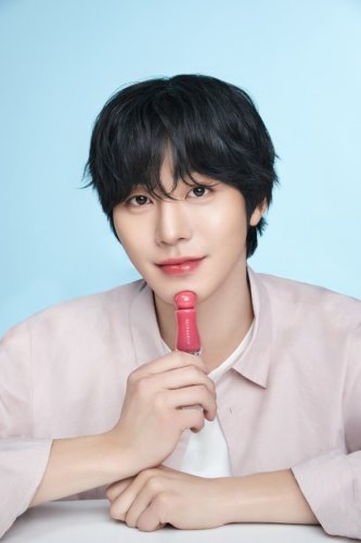 アン・ヒョソプ、韓国コスメブランド「DERA DAHLIA」のアンバサダーに！