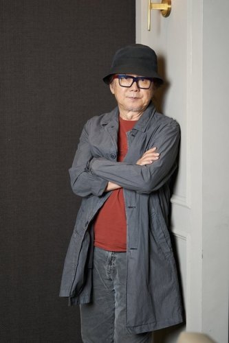 「冬ソナ」を2時間に凝縮！監督が惜しくもカットしたシーン, 日本での冬ソナブーム「初めての経験でした」, 3人の俳優を絶賛「演技もキャラクターも魅力がある俳優たち」, 「初恋の美しく純粋だった頃を思い出す機会に&hellip;」, 伝説の韓ドラ「冬のソナタ」が映画化！ユン・ソクホ監督が語る当時のブームと俳優の魅力