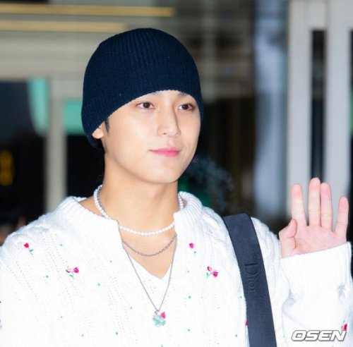 【PHOTO】SEVENTEEN ミンギュ、海外スケジュールのため出国