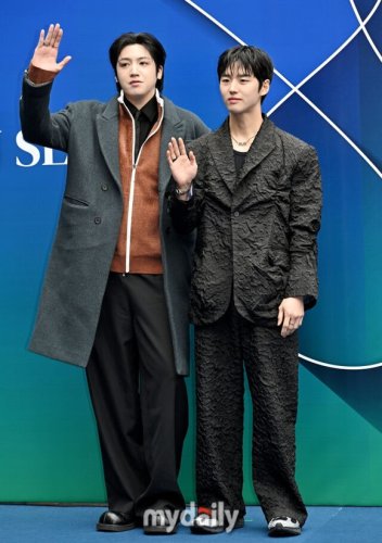 【PHOTO】PENTAGON ホンソク＆ウソク「ソウルファッションウィーク」に出席